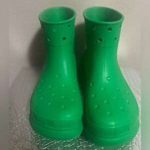 CROCS ICONIC GREEN RAIN BOOTS WOMEN SIZE 9 EXCELLENT CONDITION